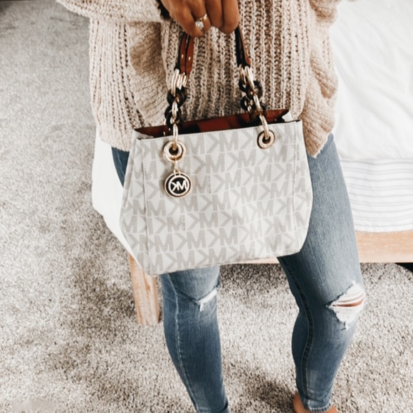 Michael Kors Cynthia Bag (Small) - Picture 3 of 17